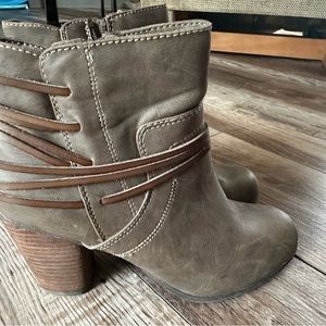 Grey/brown ankle boots